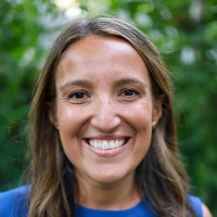 Claire's headshot